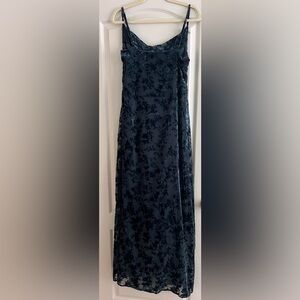 Lulu’s Navy Blue Formal dress in size medium!
